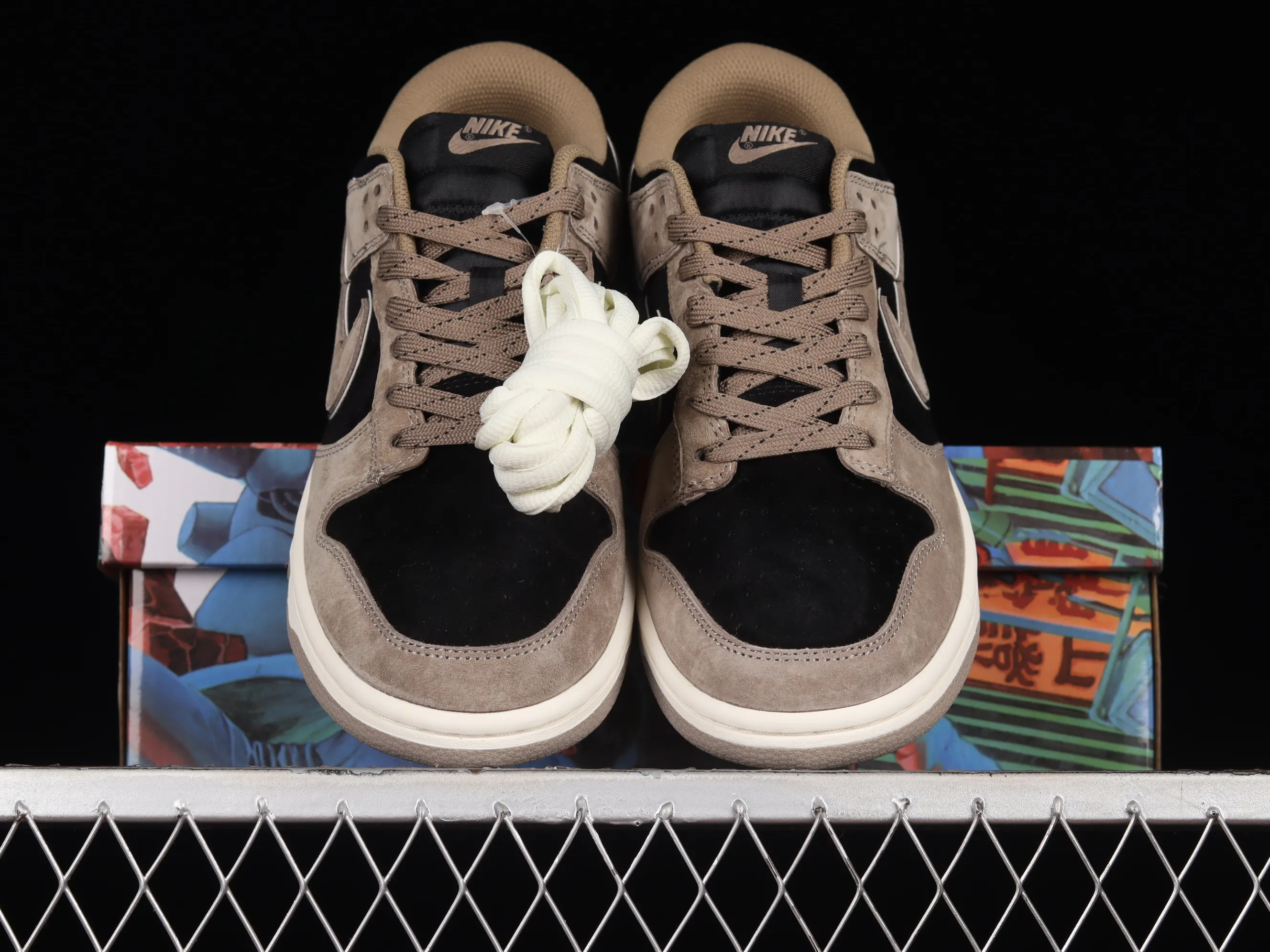All Categories Nk SB Dunk Series Nk SB Dunk Low Low-top sneakers Otomo Katsuhiro x Nk SB Dunk Low "Steamboy OST" Creative customization collaboration Otomo Katsuhiro co-branded SB low-top sports and leisure sneakers FF0918-013